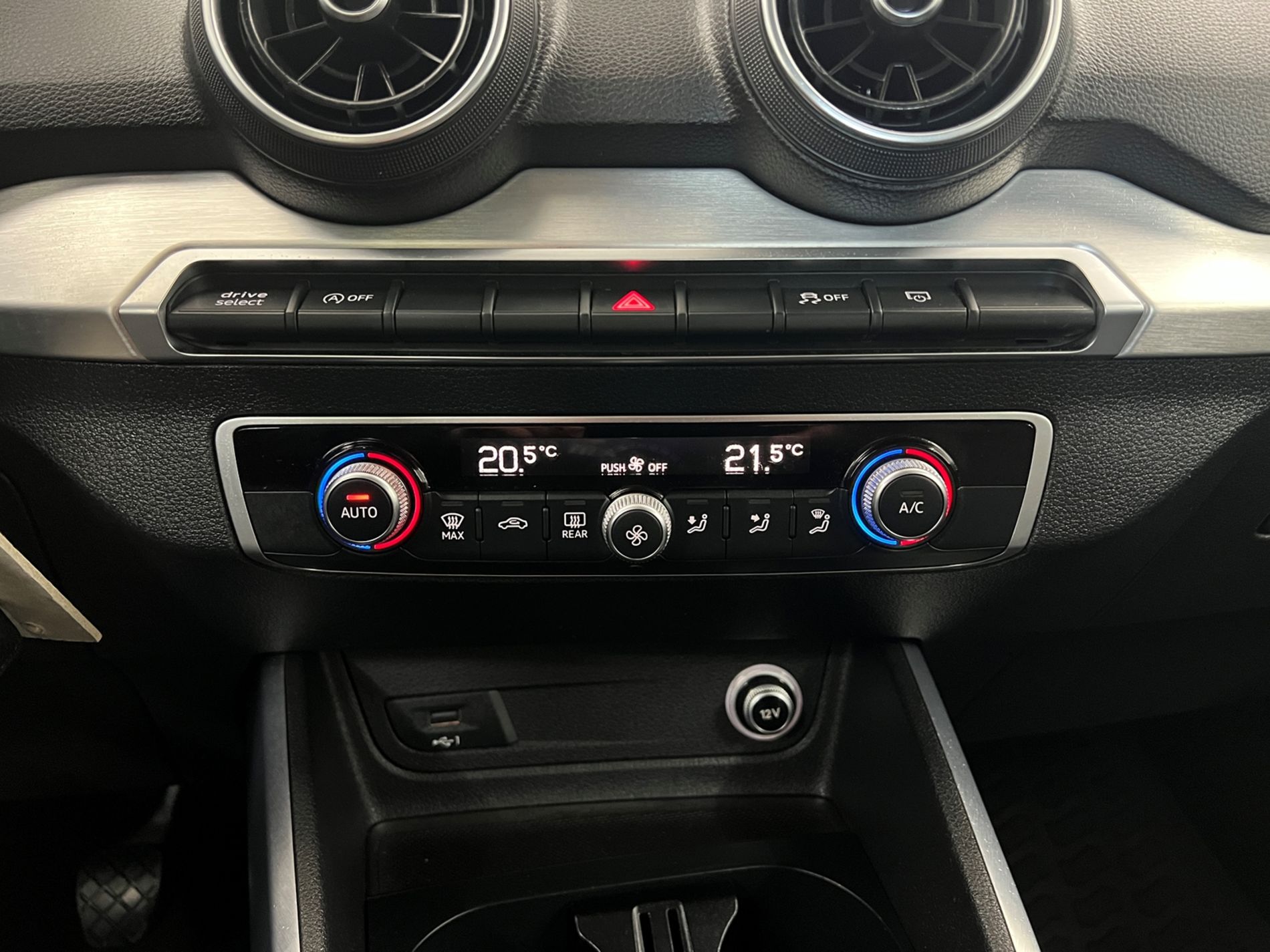 Q2 1.6 tdi Sport - Autosani