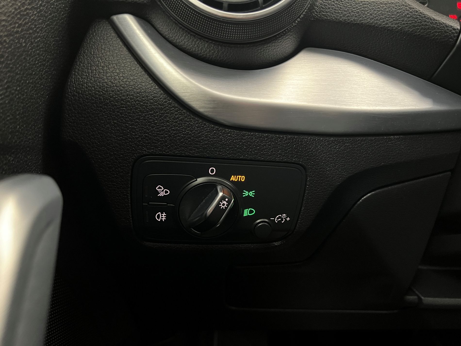 Q2 1.6 tdi Sport - Autosani