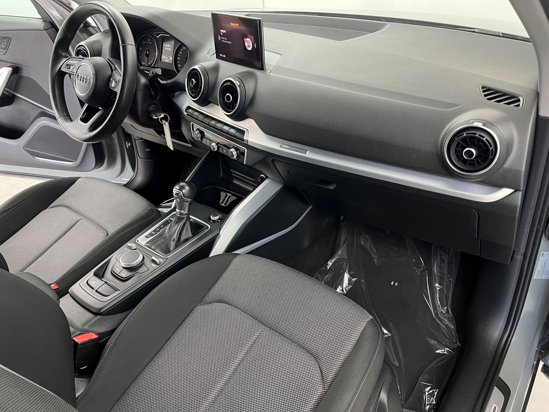 Q2 30 1.6 tdi Identity Black s-tronic - Autosani