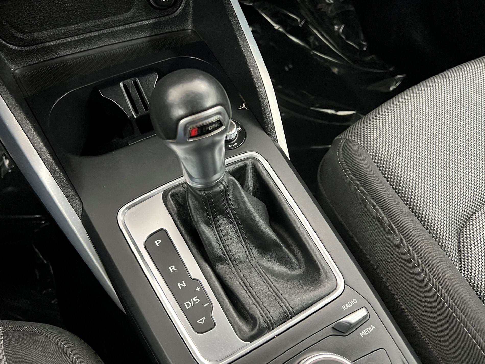 Q2 30 1.6 tdi Identity Black s-tronic - Autosani