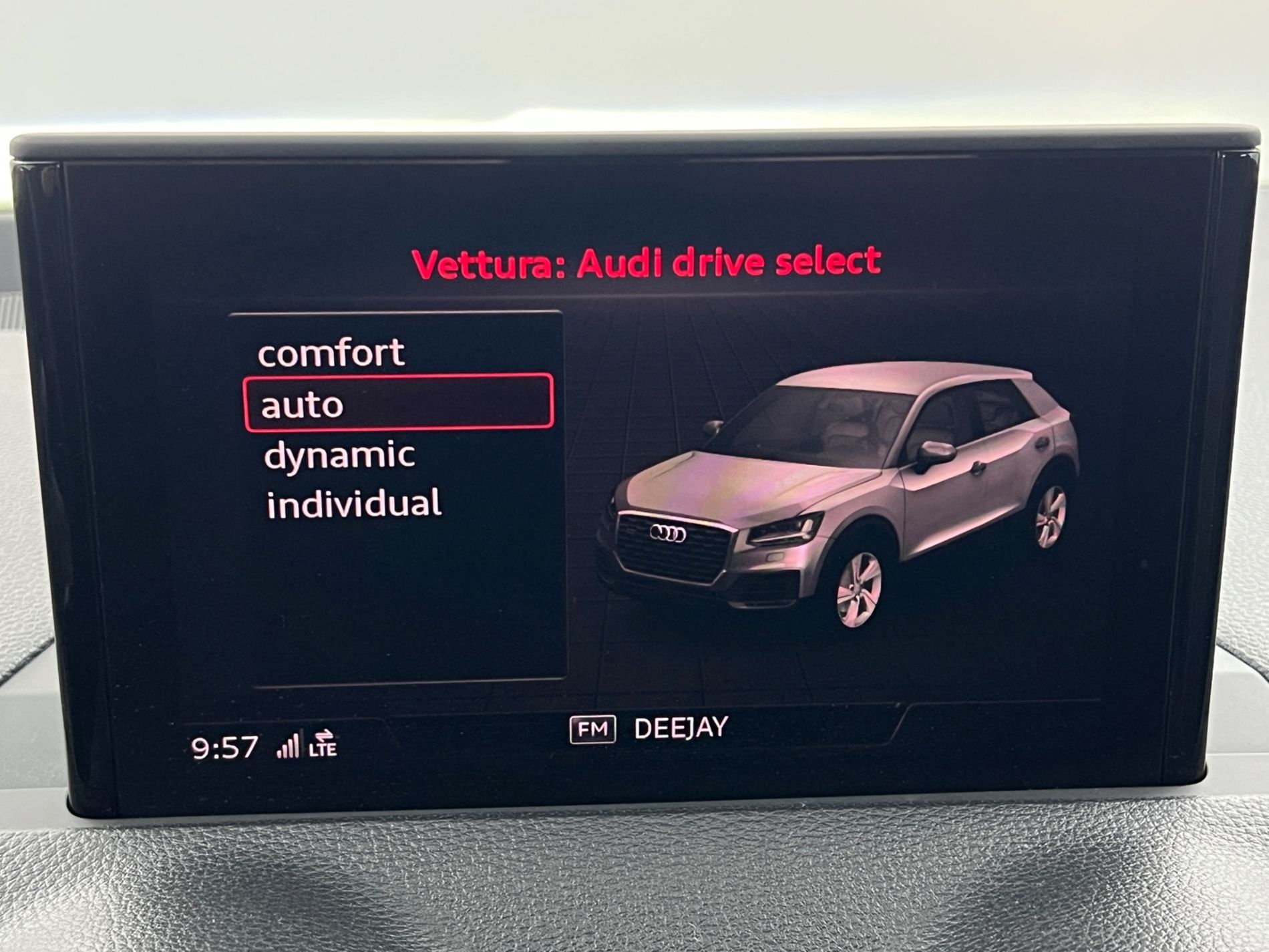 Q2 30 1.6 tdi Identity Black s-tronic - Autosani