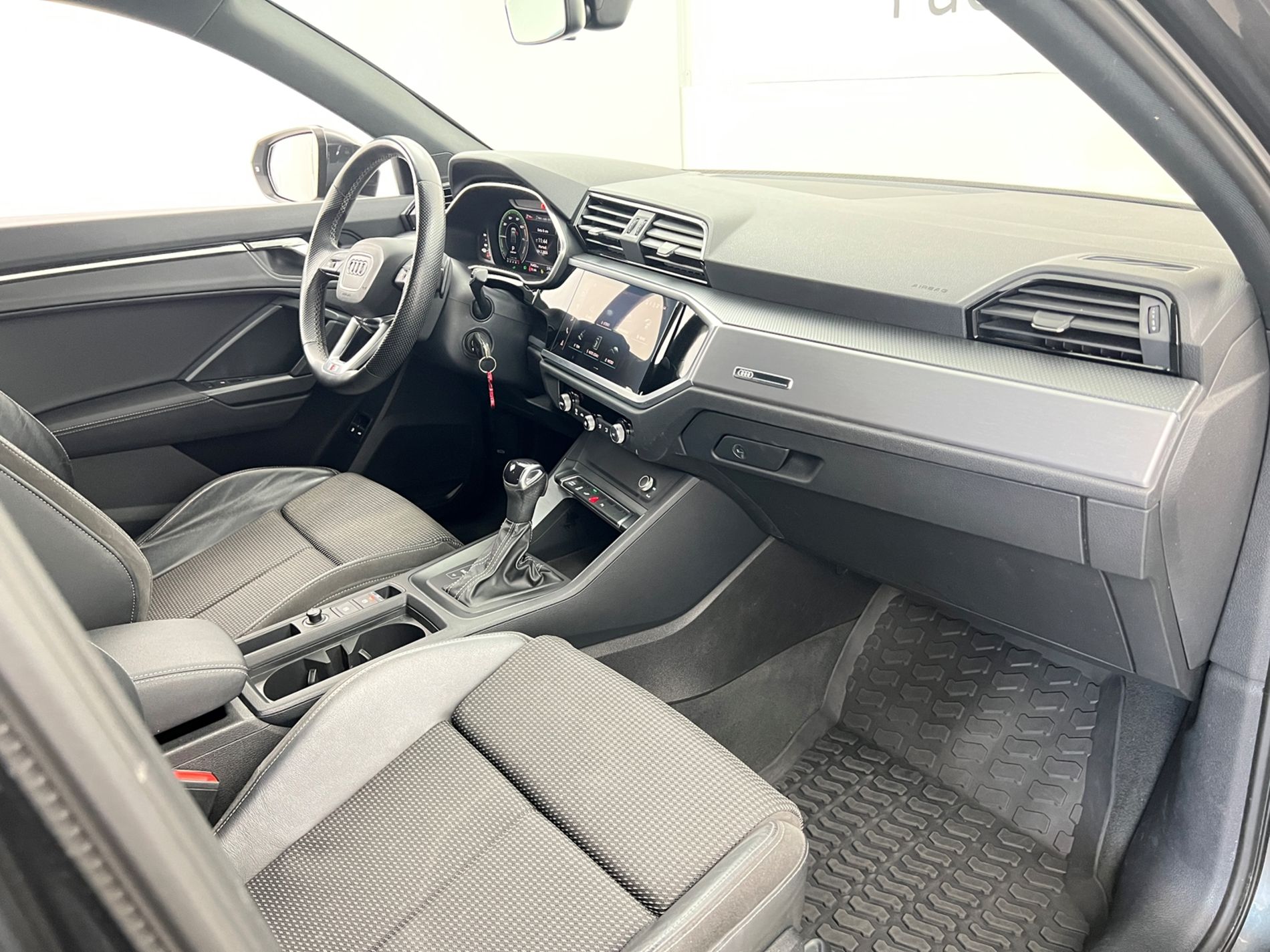 Q3 Sportback 45 1.4 tfsi e S line edition s-tronic - Autosani