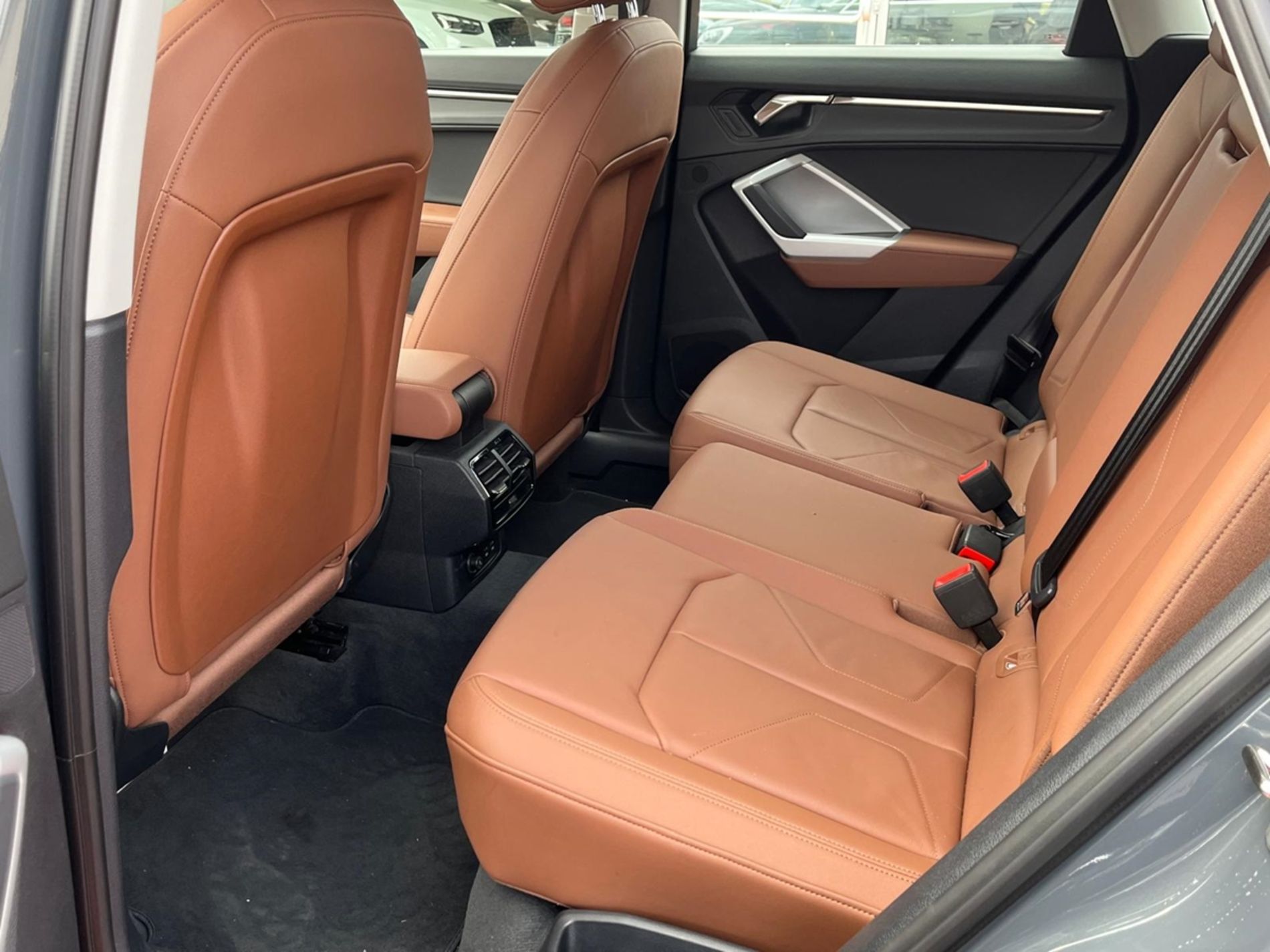 Q3 35 1.5 tfsi mhev Business s-tronic - Autosani