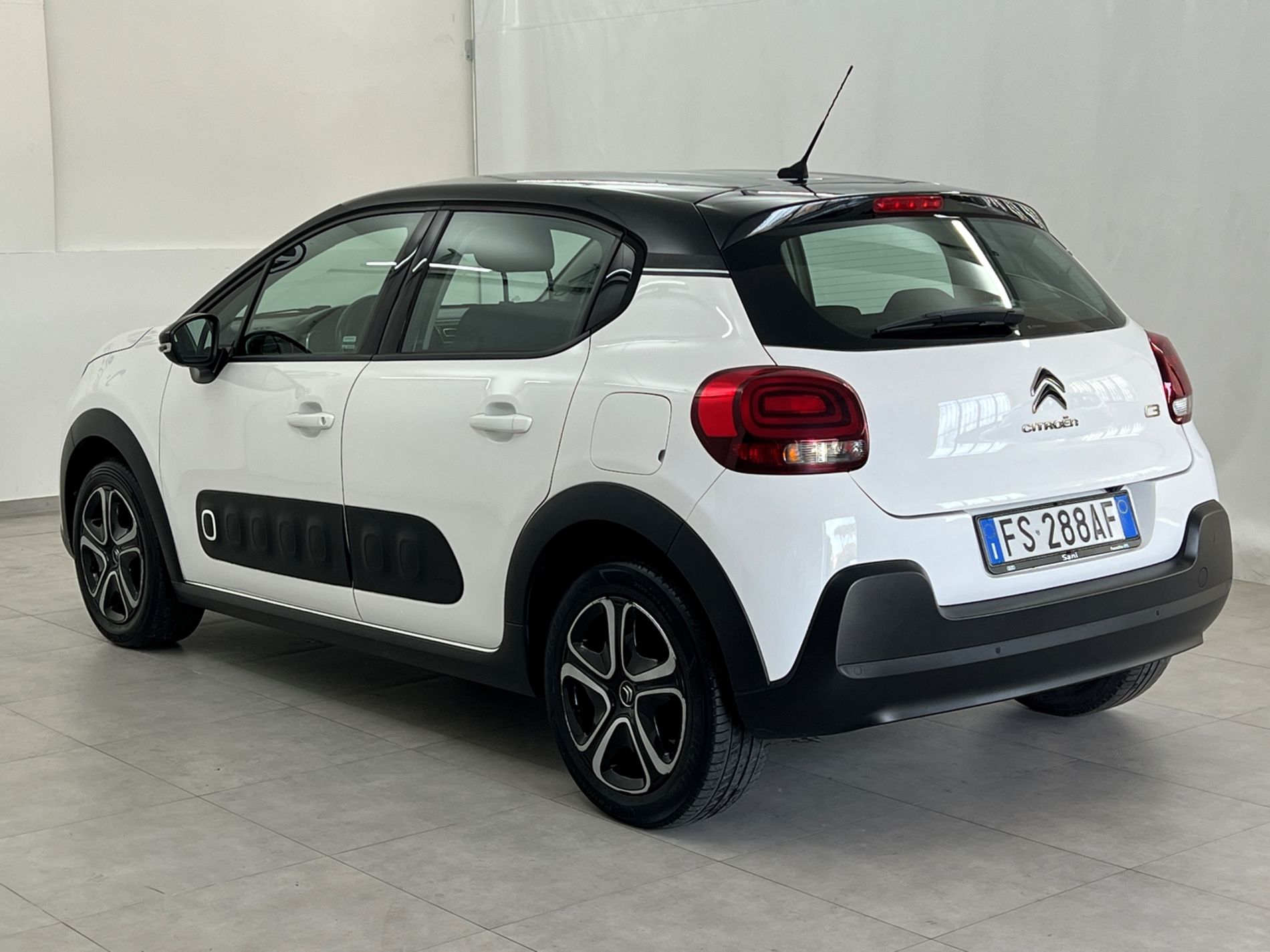 C3 1.2 puretech Shine s&s 83cv neopatentati - Autosani