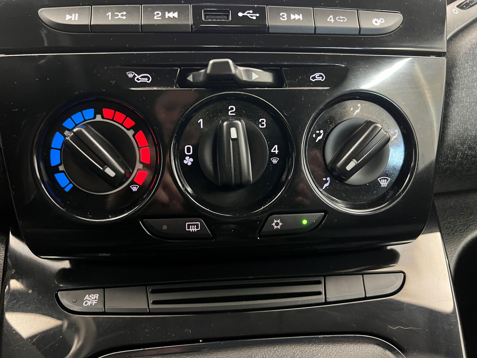 Ypsilon 1.0 firefly hybrid Silver s&s 70cv 5p.ti - Autosani