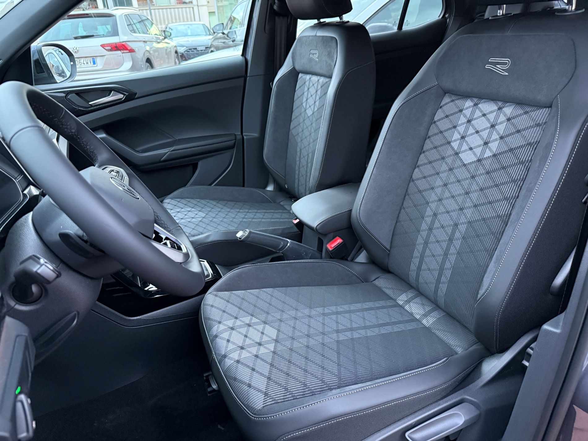 T-Cross 1.0 tsi R-Line Plus 115cv dsg - Autosani