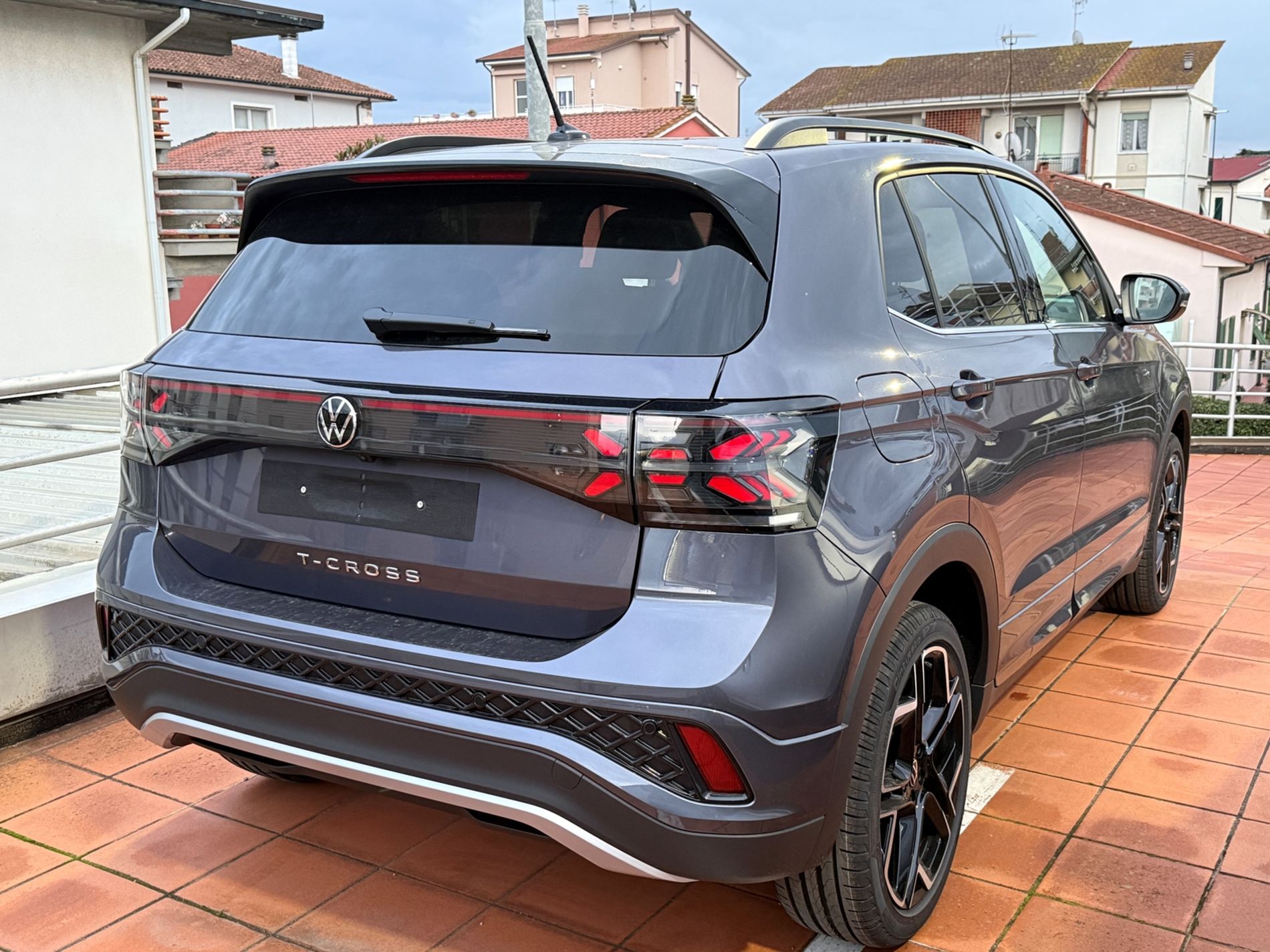 T-Cross 1.0 tsi R-Line Plus 115cv dsg - Autosani