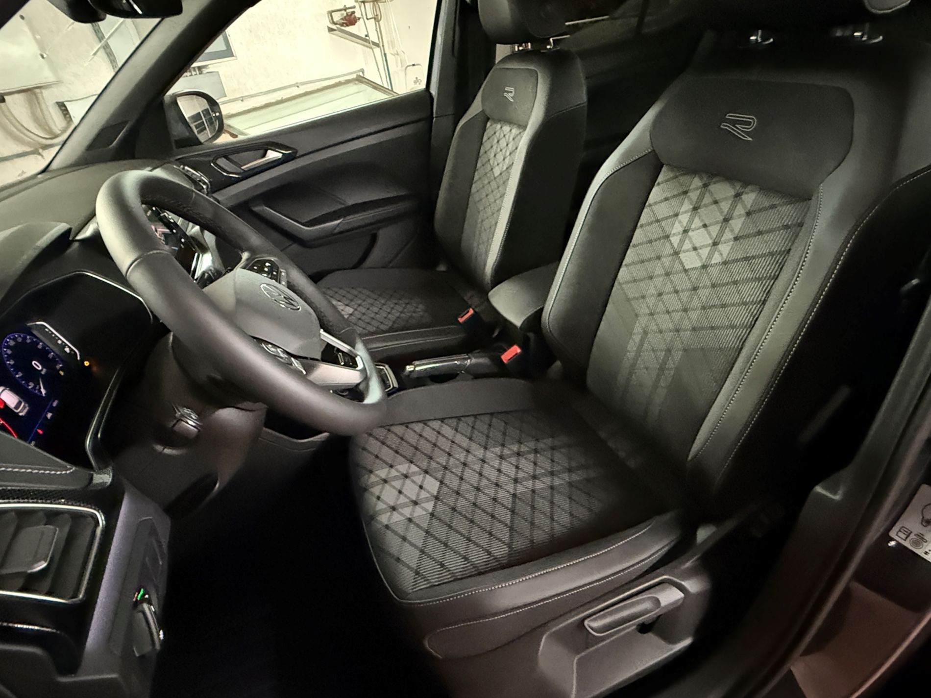 T-Cross 1.0 tsi R-Line Plus 115cv dsg - Autosani