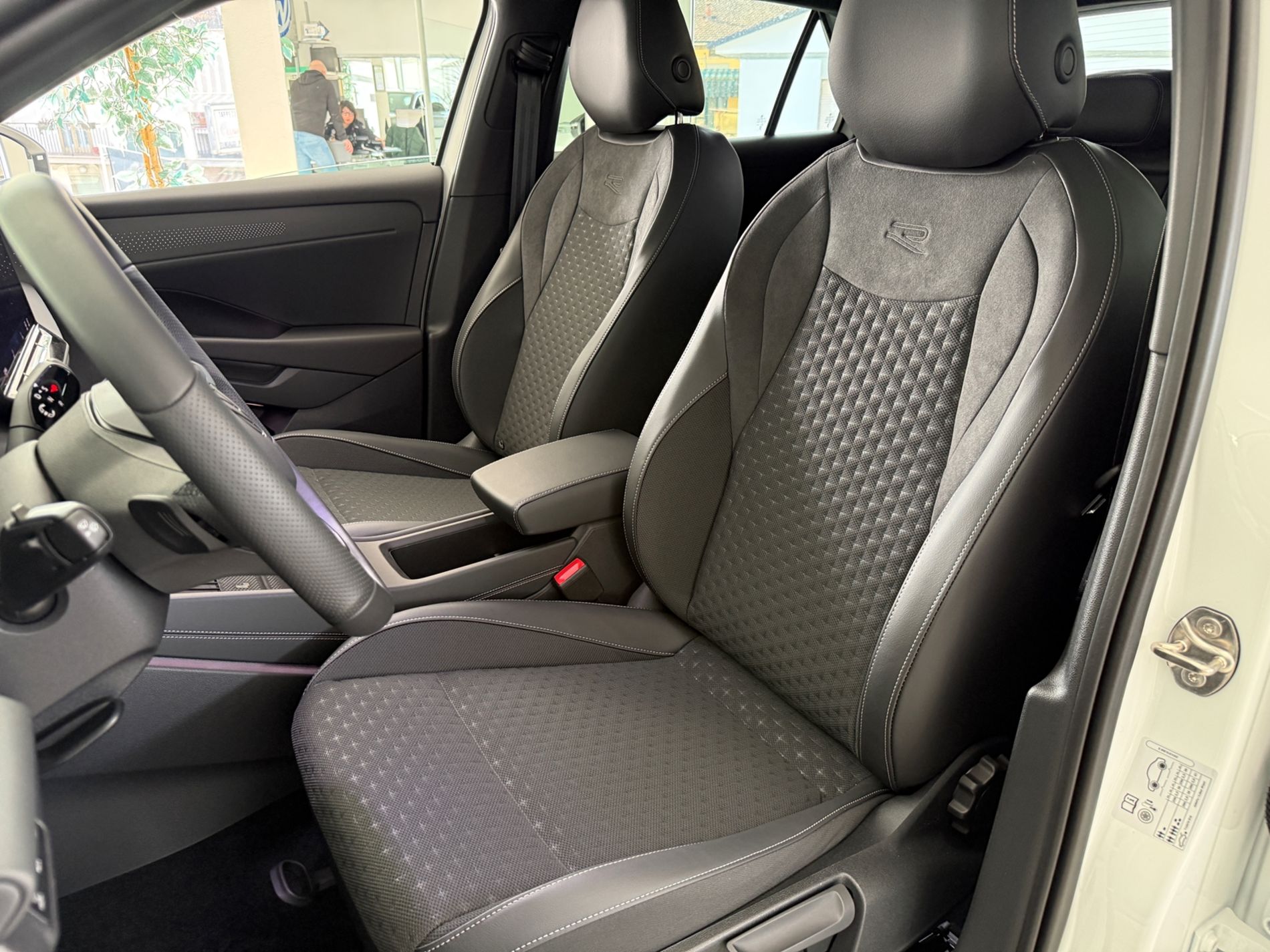 T-Roc 1.5 etsi R-Line 150cv dsg - Autosani