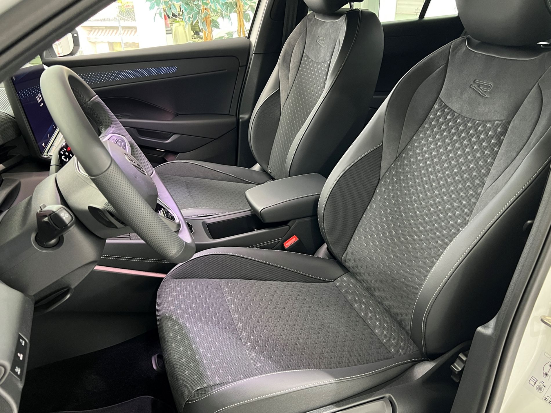 T-Roc 1.5 etsi R-Line 150cv dsg - Autosani