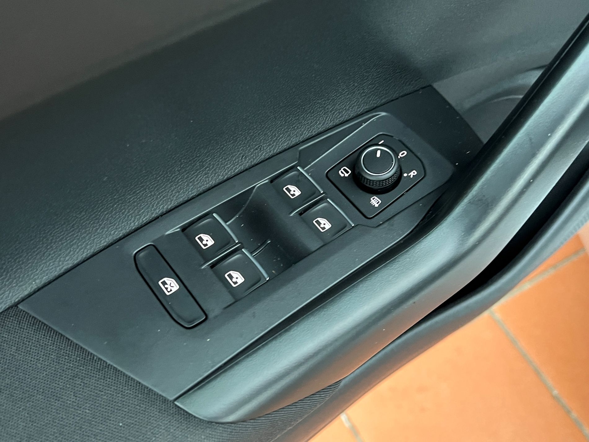 Taigo 1.0 tsi R-Line Plus 115cv - Autosani